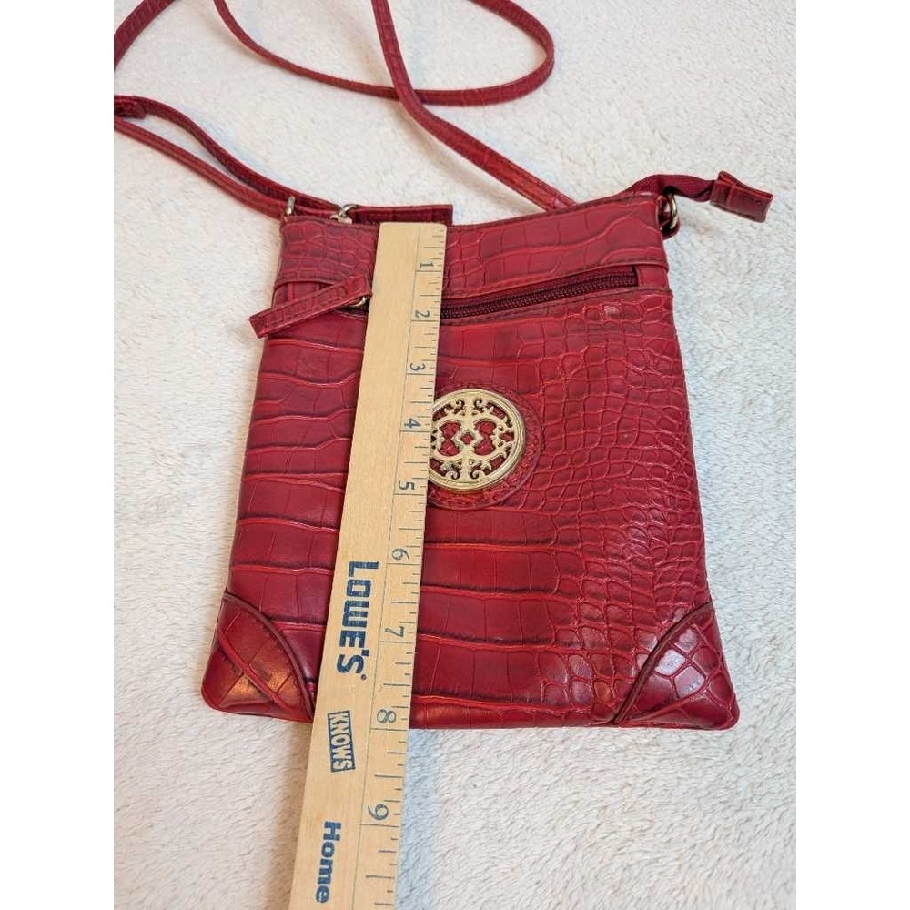 Relic Embossed Croc Texture Crossbody Shoulder Bag Red - Picture 6 of 7